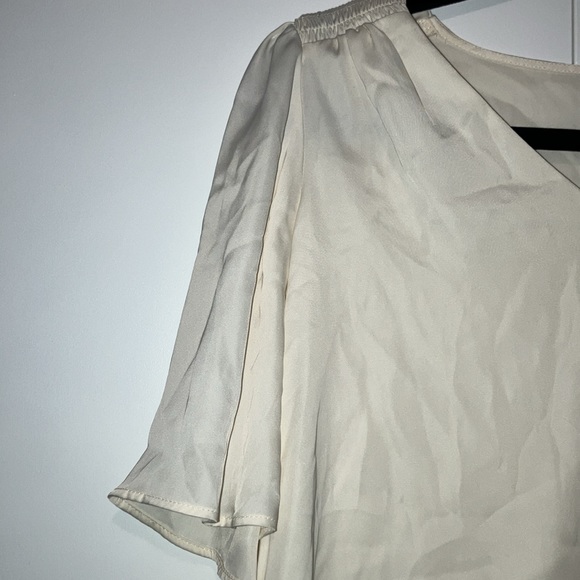 Women’s Banana Republic White V-Neck Blouse with Flutter Sleeves - Picture 2 of 4